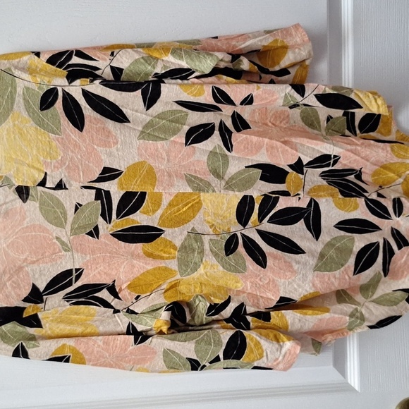 e Rachel Zoe Yellow and Pink Graphic 3/4 Sleeve Top 1X - Picture 3 of 3